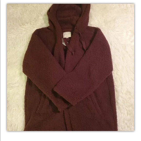 NWT AMERICAN EAGLE OUTFITTERS MAROON SHERPAS - SOLD OUT - Picture 2 of 5